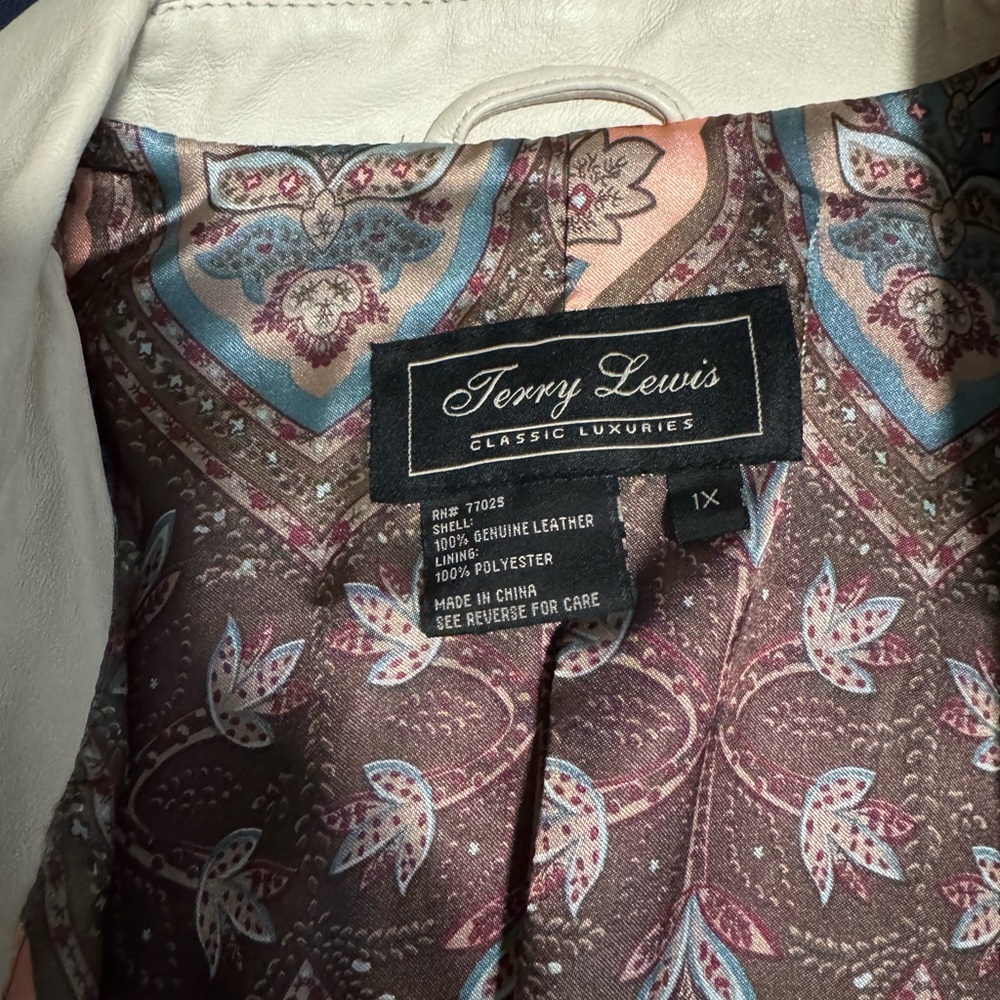 Terry Lewis Classic Luxuries Cream Leather Button-Front Jacket - Picture 5 of 5